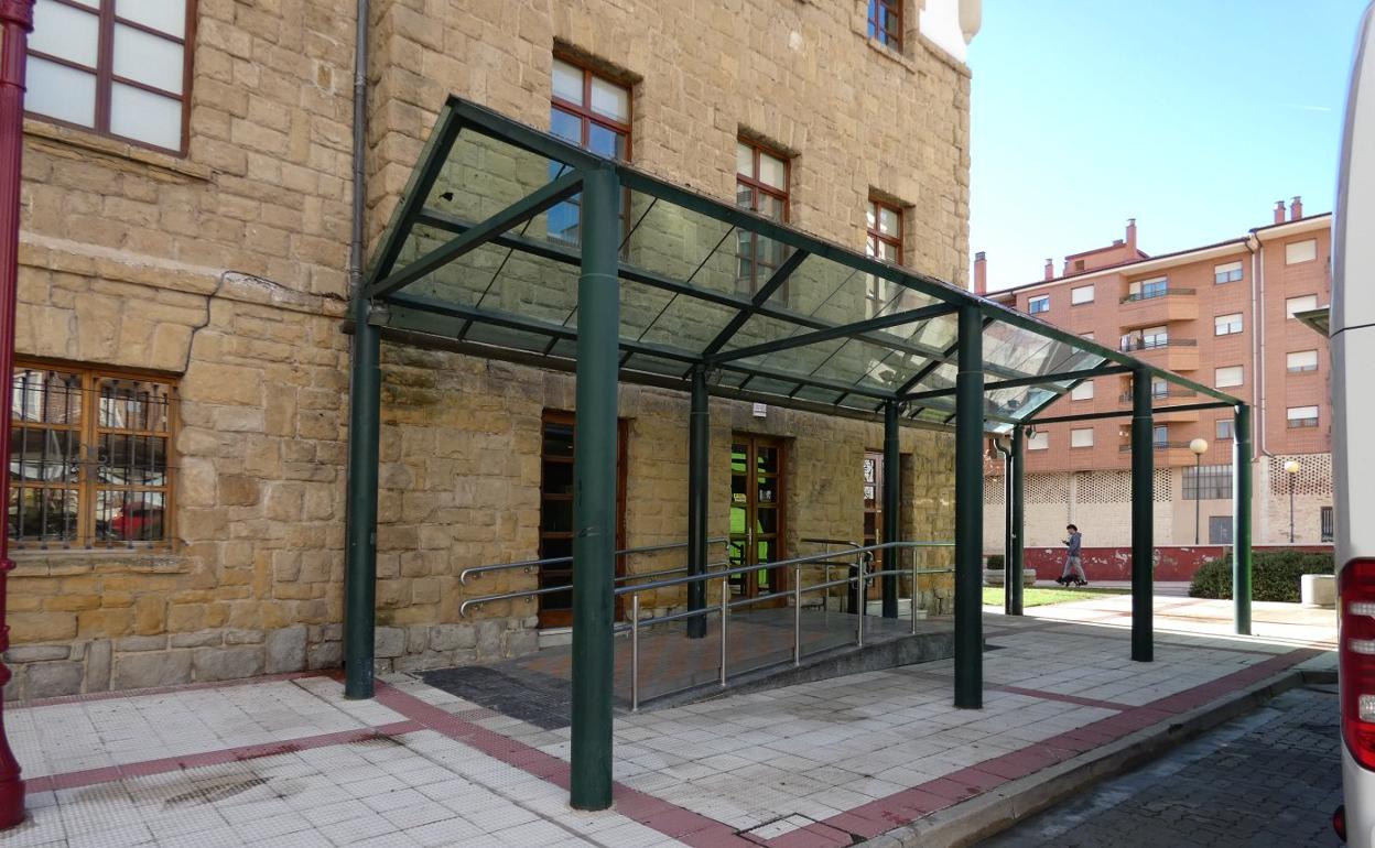La Estaci n De Autobuses De Haro Contar Con Un Ba o Exterior La Rioja la-estaci-n-de-autobuses-de-haro-contar-con-un-ba-o-exterior-la-rioja